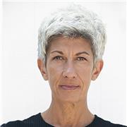 Professionista della fotografia da oltre 35 anni, in analogica e digitale, specializzata nella fotografia di architettura di interni sono disponibile a dare lezioni private on line o in presenza